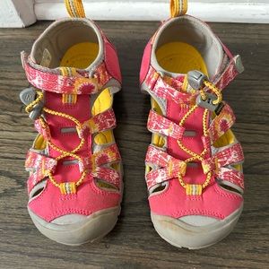 Keen girls shoes size 3